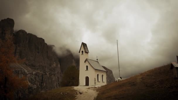 Paisagem Pitoresca Igreja Vale Alpino Dolomites Áustria — Vídeo de Stock