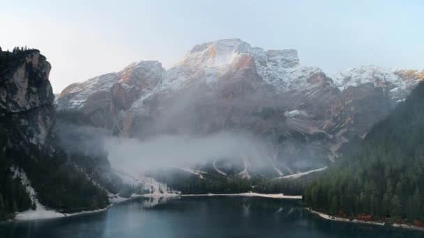 Vista Aérea Lago Montanhas Dolomites Itália — Vídeo de Stock