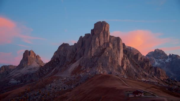 风景如画的高山风景 多雾的高山 意大利白云石 — 图库视频影像