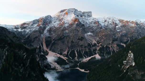 Vista Aérea Lago Montanhas Dolomites Itália — Vídeo de Stock