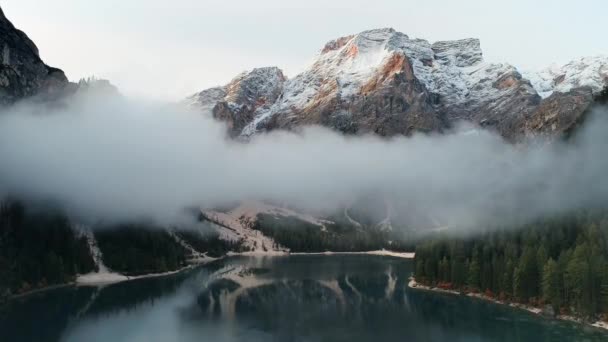 Vista Aérea Lago Montanhas Dolomites Itália — Vídeo de Stock