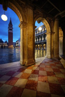Piazza San Marco koridor gece görünümü