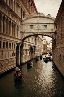 Bridge of Sighs ve gondol