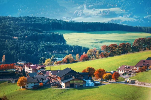 Dolomitendorf — Stockfoto