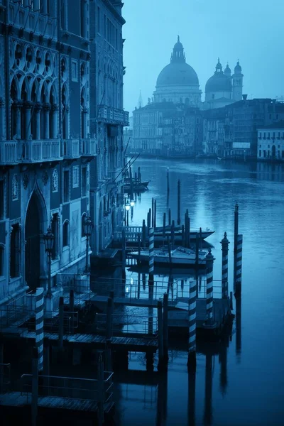 Veneza Grand Canal nascer do sol e barco — Fotografia de Stock