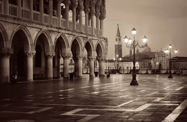 Place Saint-Marks de Venise la nuit — Photo