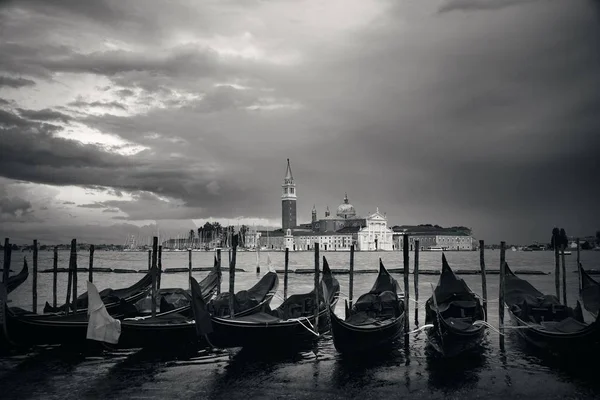 Gondole et San Giorgio Maggiore île — Photo