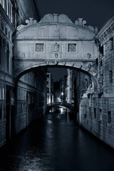 Bridge of Sighs at night — Stock Photo, Image