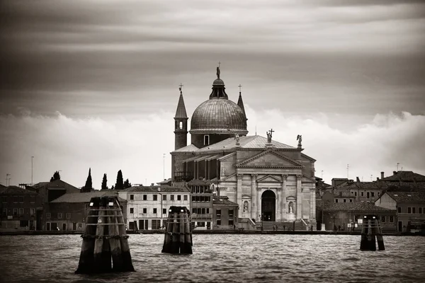 Iglesia de Venecia con cúpula — Foto de Stock