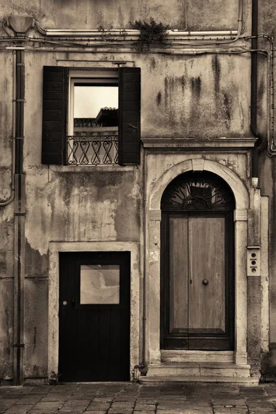 Vintage Tür und Fenster — Stockfoto