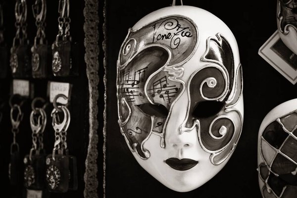 Венецианская маска
