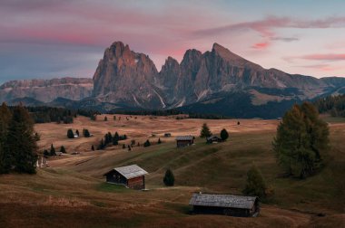 Dolomitler gün doğumu