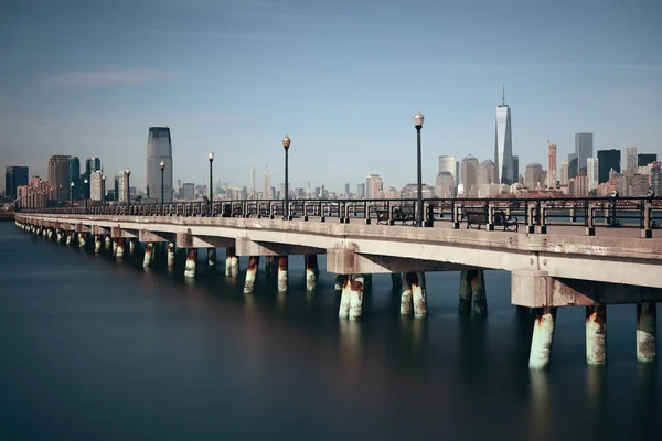 Manhattan centro skyline ponte — Fotografia de Stock