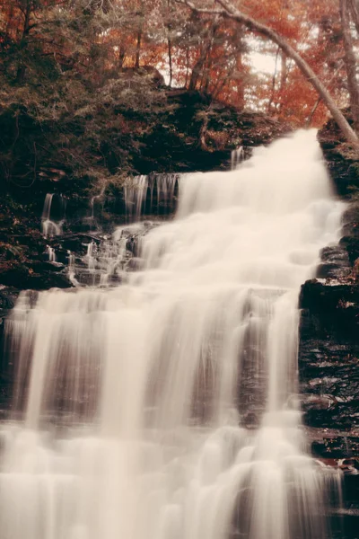 Herbstwasserfälle — Stockfoto