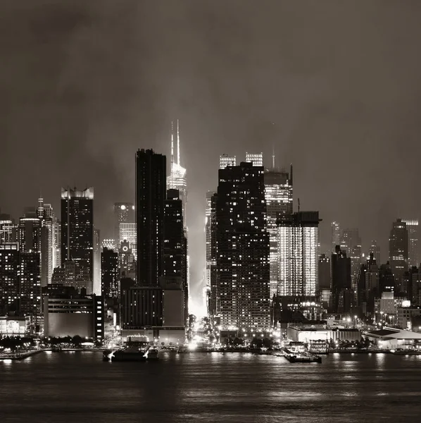 Manhattan Midtown Skyline à noite — Fotografia de Stock