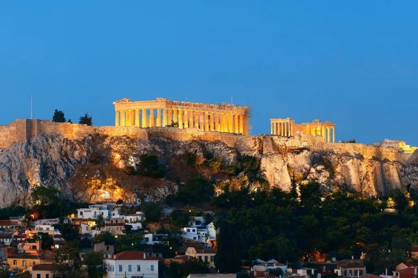 De skyline van Athene met de Akropolis nacht — Stockfoto