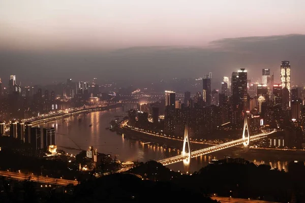 Chongqing architettura urbana di notte — Foto Stock