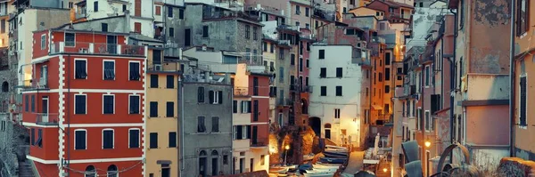 Panorama de edificios Riomaggiore en Cinque Terre — Foto de Stock
