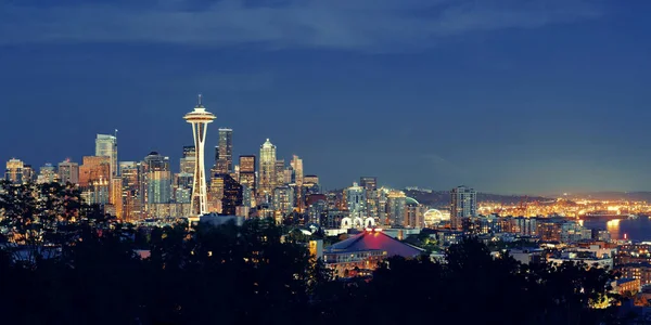 Ciudad de Seattle skyline noche — Foto de Stock