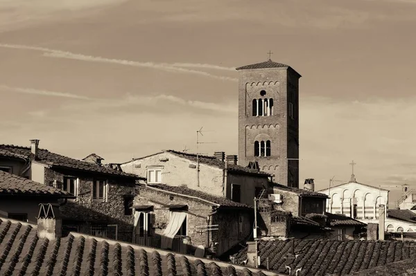Lucca věž Chiesa San Pietro — Stock fotografie
