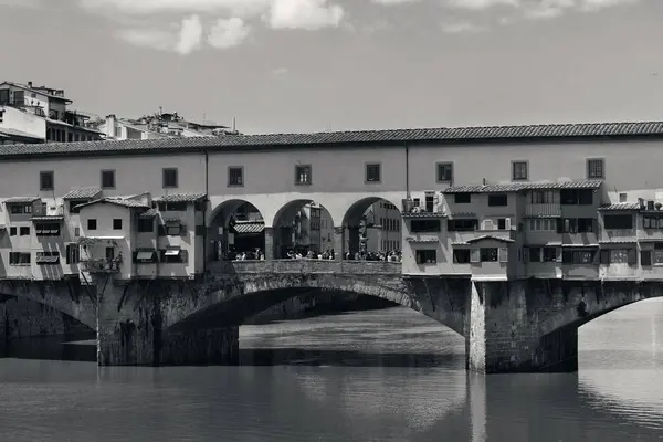 Ponte Vecchio we Florencji czarno-białe — Zdjęcie stockowe