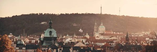 Vista panorámica de la azotea del horizonte de Praga — Foto de Stock