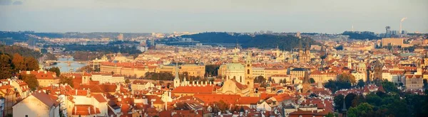 Прага панорамный вид на крышу — стоковое фото
