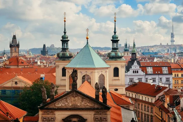 Na dachu panoramę Pragi — Zdjęcie stockowe