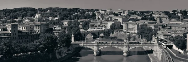 ローマのテヴェレ川のパノラマ — ストック写真