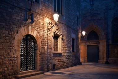 Gothic Quarter gece sokak görünümü