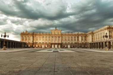 Madrid Kraliyet Sarayı