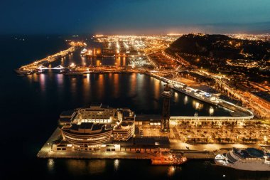 Barcelona sahil gece