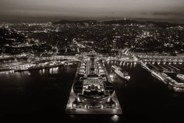 Barcelona sahil gece