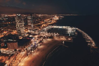 Barcelona sahil gece