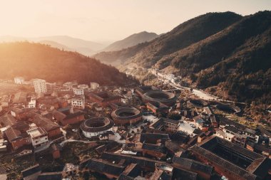Fujian Tulou havadan görünümü günbatımı
