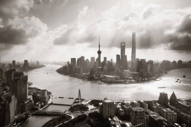 Shanghai Pudong iş bölgesi ile şehir havadan görünümü