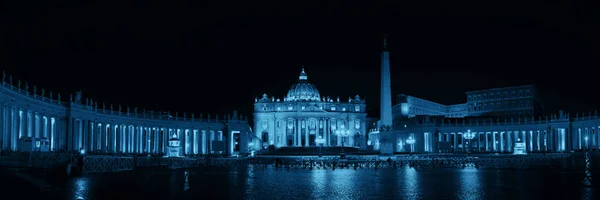 Basílica de São Pedro no panorama noturno — Fotografia de Stock