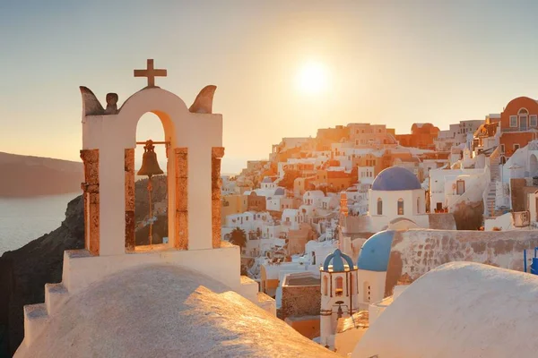 Santorini skyline zachód dzwon — Zdjęcie stockowe