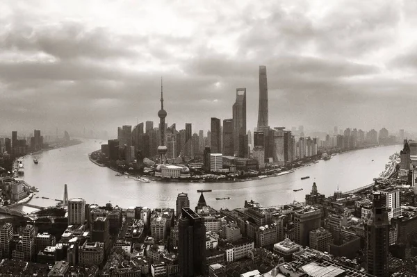 Widok z lotu ptaka miasta z dzielnicy biznesowej Pudong w Szanghaju — Zdjęcie stockowe
