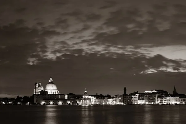 Venedig skyline på natten — Stockfoto