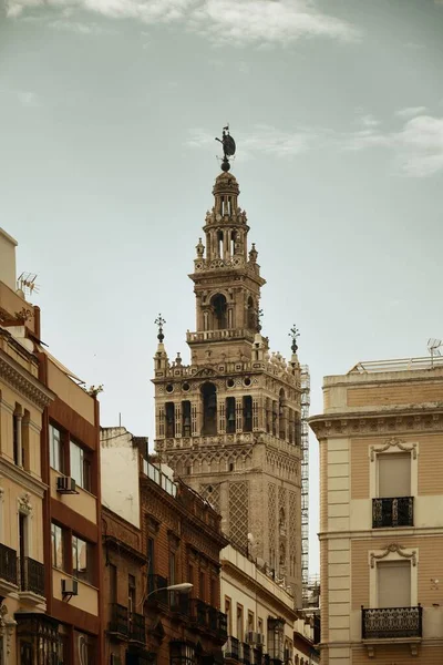 Uitzicht op het dak van de kathedraal van Sevilla — Stockfoto