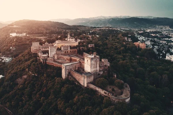 Granada Alhambra vista aérea nascer do sol — Fotografia de Stock