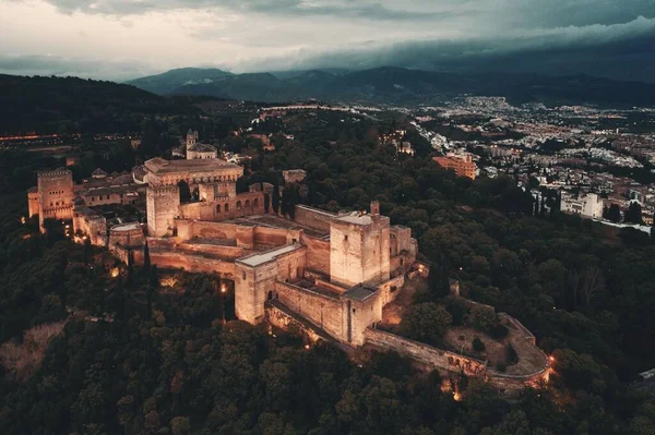 Granada Alhambra vista aerea di notte — Foto Stock