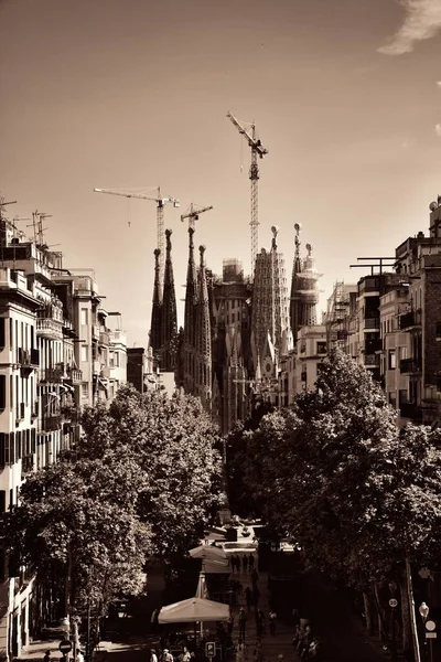 Sagrada Familia w ulicy — Zdjęcie stockowe