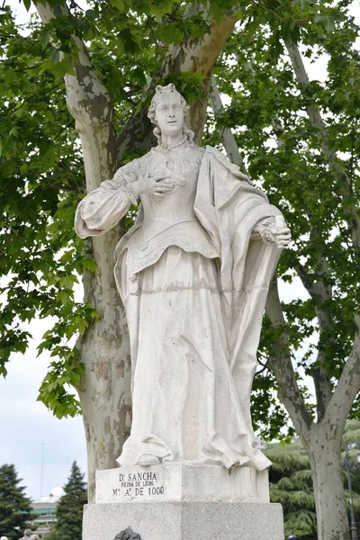 Скульптура Мадридского дворца — стоковое фото