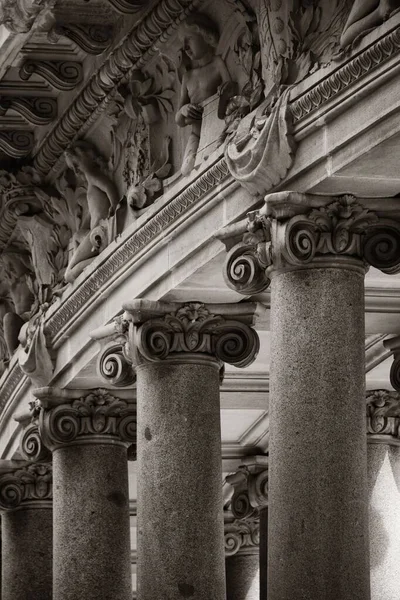 Park Madrid El Retiro monument — Stockfoto