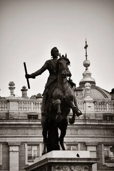 Standbeeld van Madrid Koninklijk Paleis Felipe IV — Stockfoto
