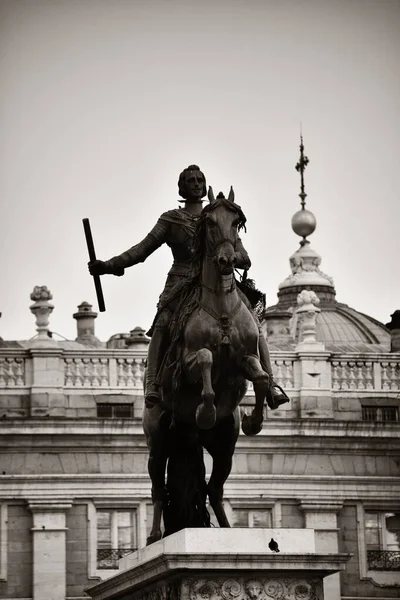 Socha madridského královského paláce Felipe IV. — Stock fotografie