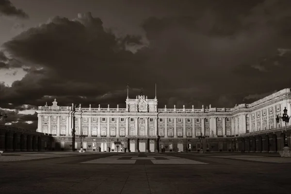 Palácio Real de Madrid à noite — Fotografia de Stock