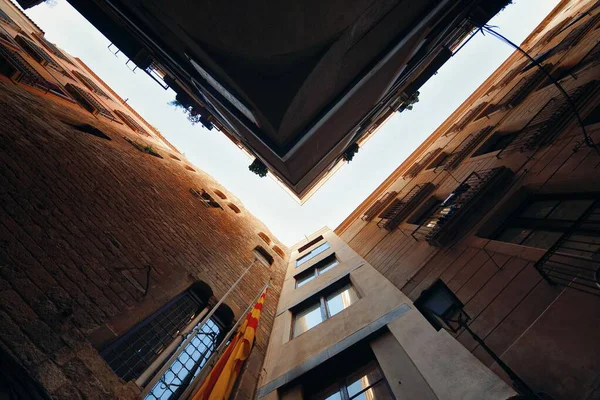 Edificios antiguos en el Barrio Gótico de Barcelona — Foto de Stock